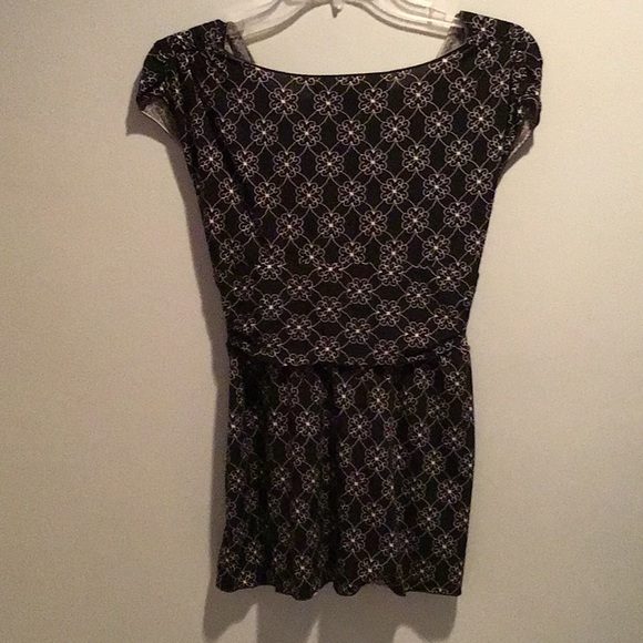 Max Studio Sleeveless Black Floral Print Pull Over Top Medium - Picture 3 of 3